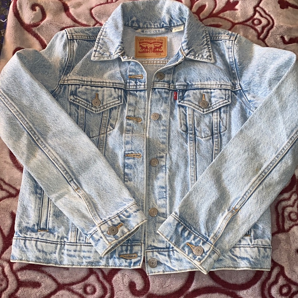 Levis jean jacket women’s